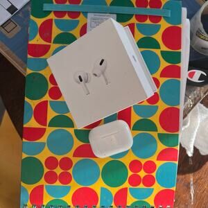 APPLE AIR PODS PRO (case and box only)